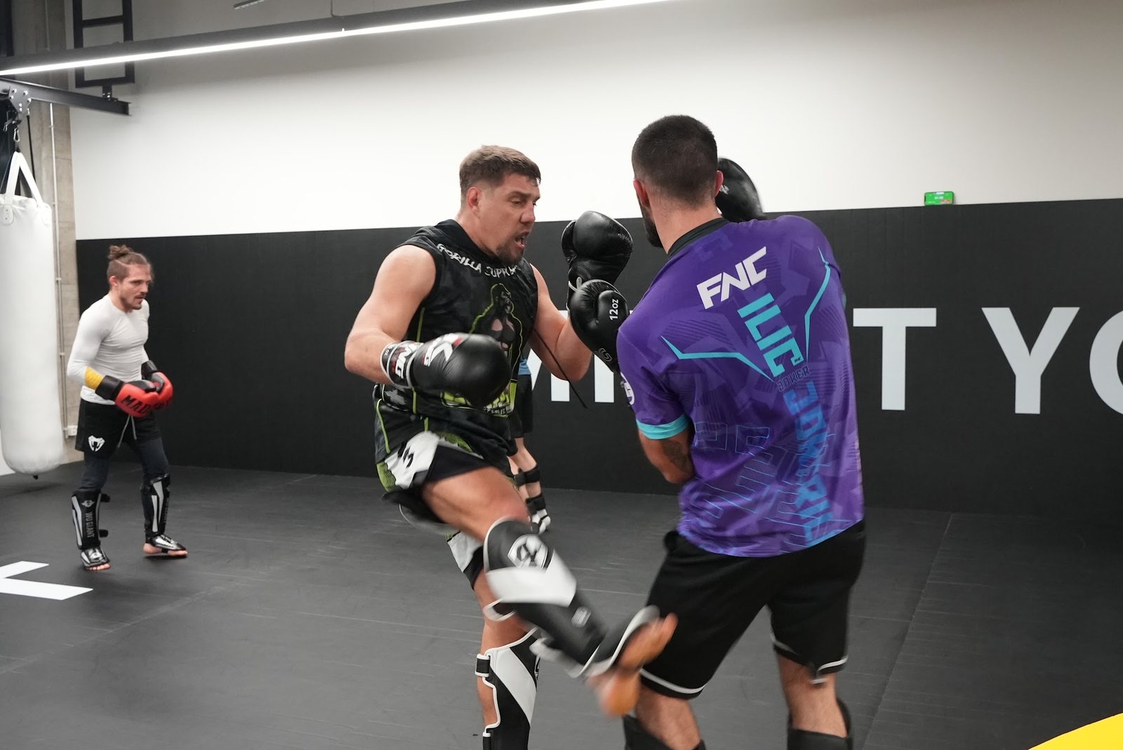 Muay Thai vs. Kickboxing: Which “Flavor” Is Yours?